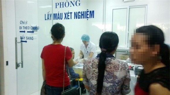 Ngoài phoi nhiẽm HIV, bác sĩ dẽ lay bẹnh gì khi cuu nguoi?-Hinh-9